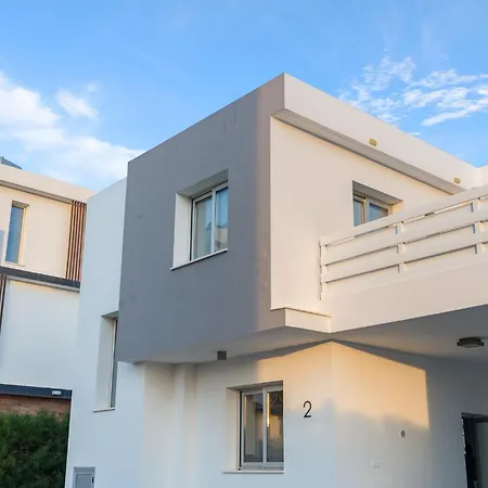 Golden Marine Luxury Beachfront - 3br,protaras Вилла