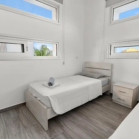 Villa Golden Marine Luxury Beachfront - 3br,protaras